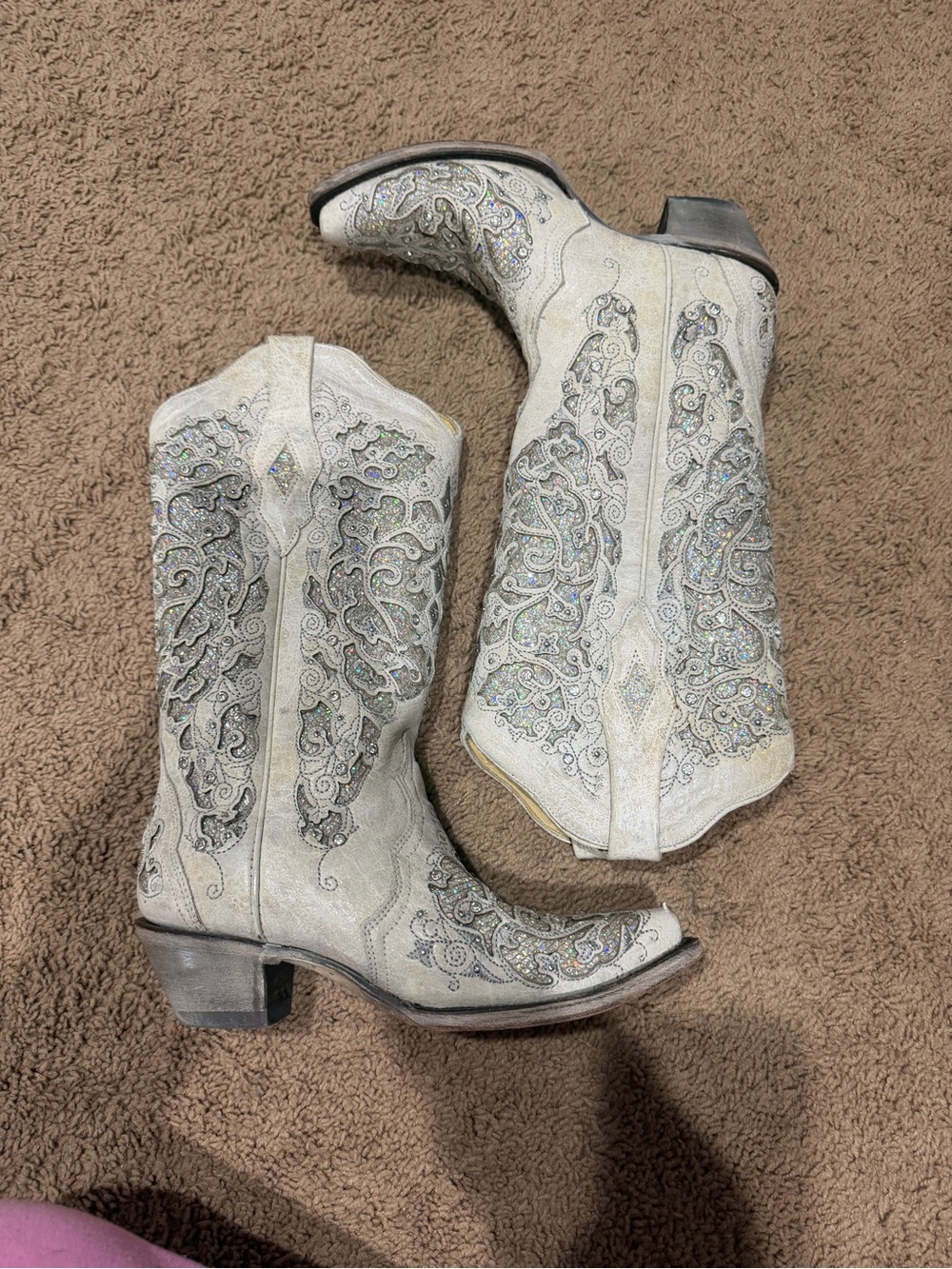 Embellished White Women's Western Boots with Decorative Stitching